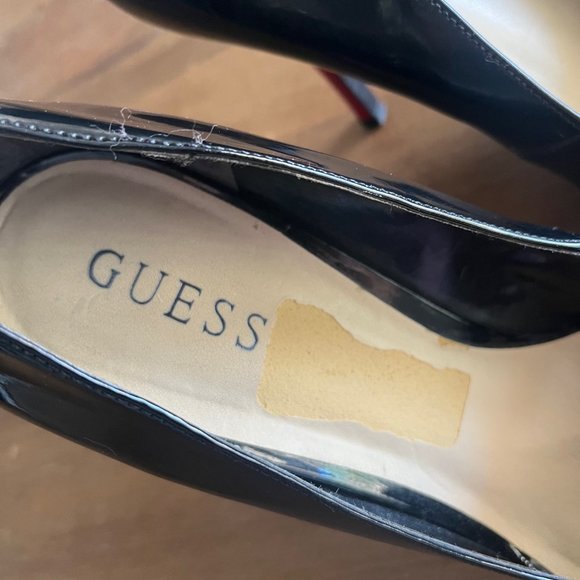 Guess Woman’s Black 3.5" Heels Pumps Red Stem Silver Pointed Toe Size 9M - Picture 6 of 7